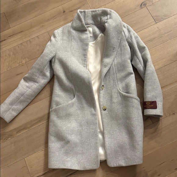 Wilfred
The Cocoon Coat - Picture 2 of 4